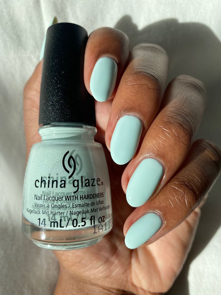 CHINA GLAZE LIVE IN THE MO-MINT